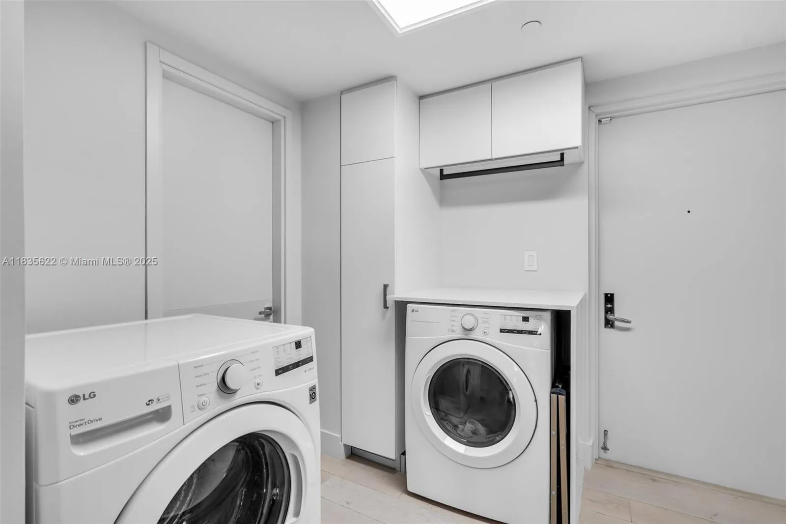 Key Biscayne, Florida 33149, United States, 3 Bedrooms Bedrooms, ,5 BathroomsBathrooms,Residential,Active,165782