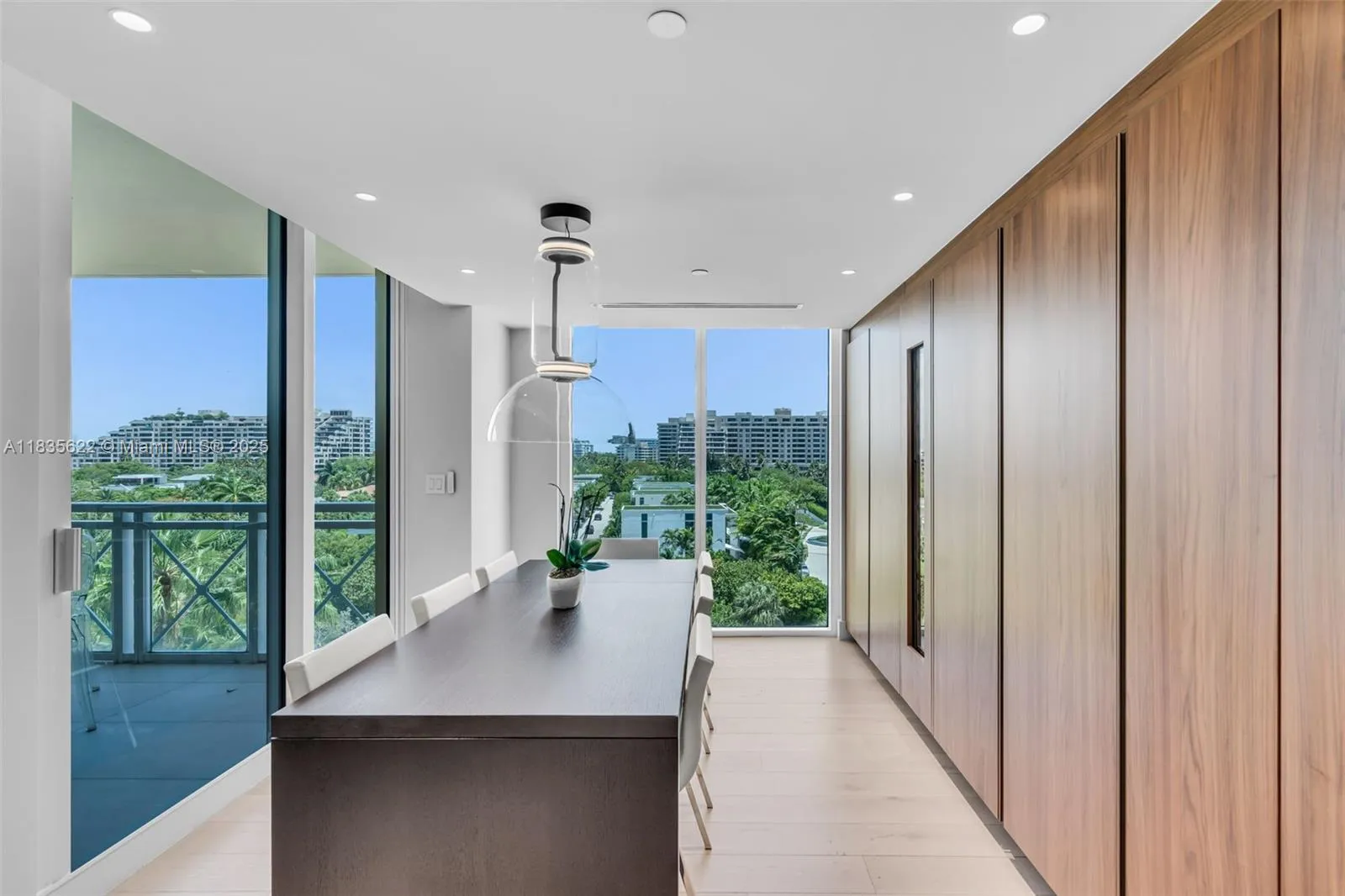 Key Biscayne, Florida 33149, United States, 3 Bedrooms Bedrooms, ,5 BathroomsBathrooms,Residential,Active,165782