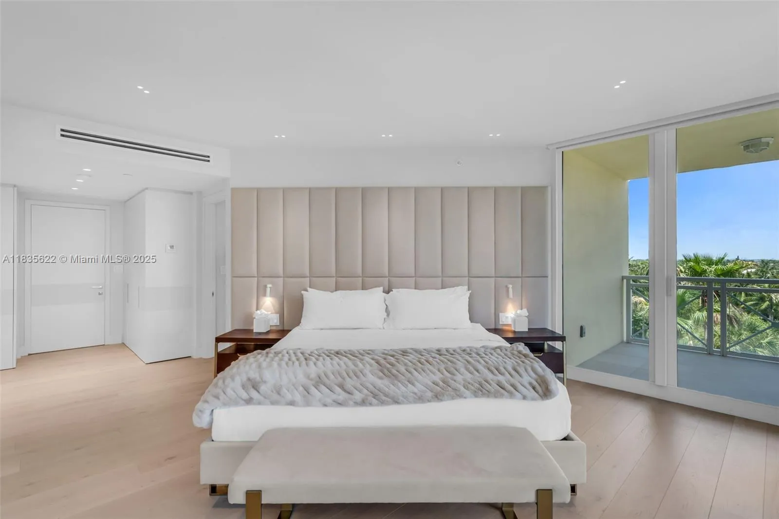 Key Biscayne, Florida 33149, United States, 3 Bedrooms Bedrooms, ,5 BathroomsBathrooms,Residential,Active,165782