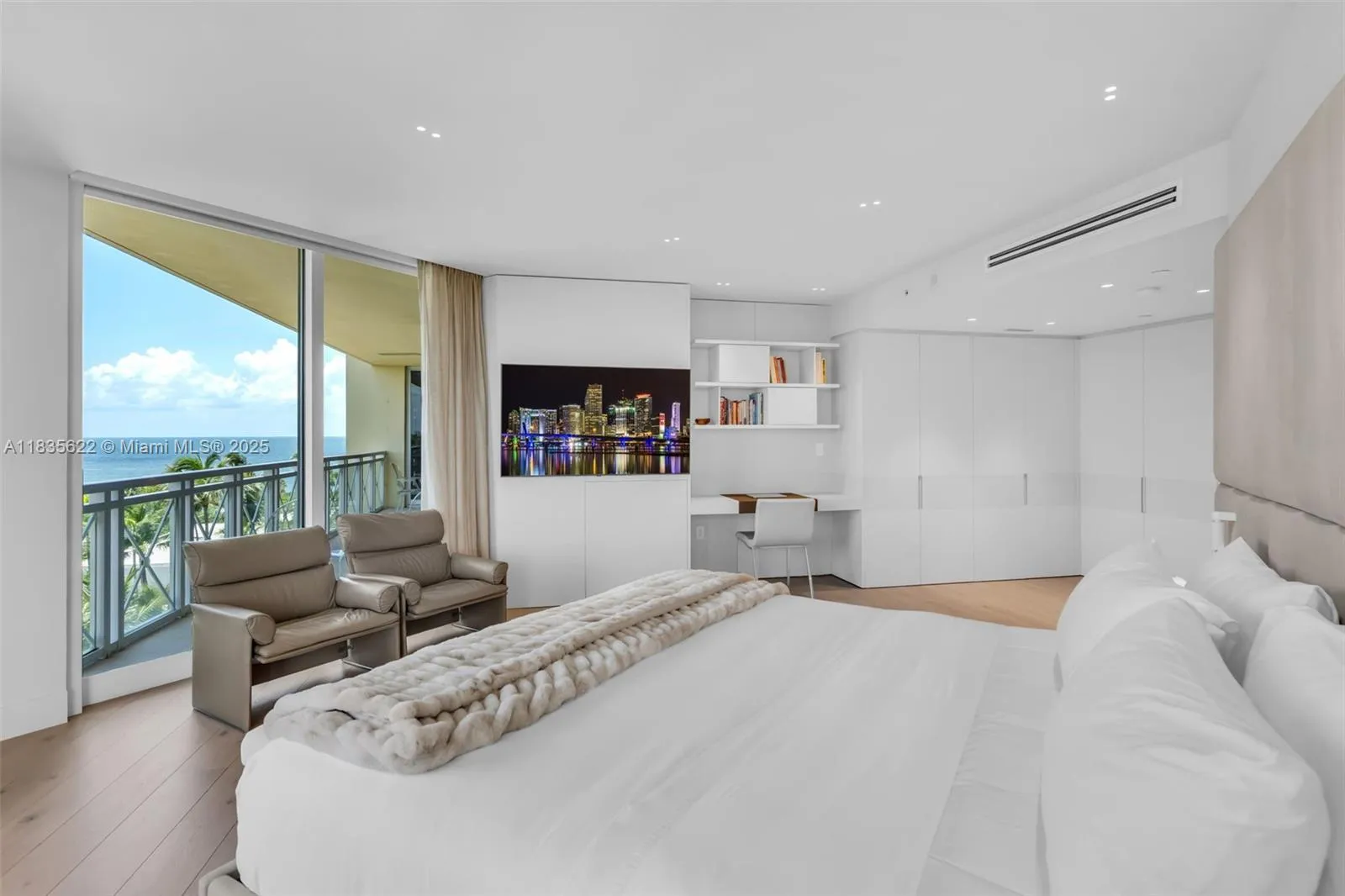 Key Biscayne, Florida 33149, United States, 3 Bedrooms Bedrooms, ,5 BathroomsBathrooms,Residential,Active,165782