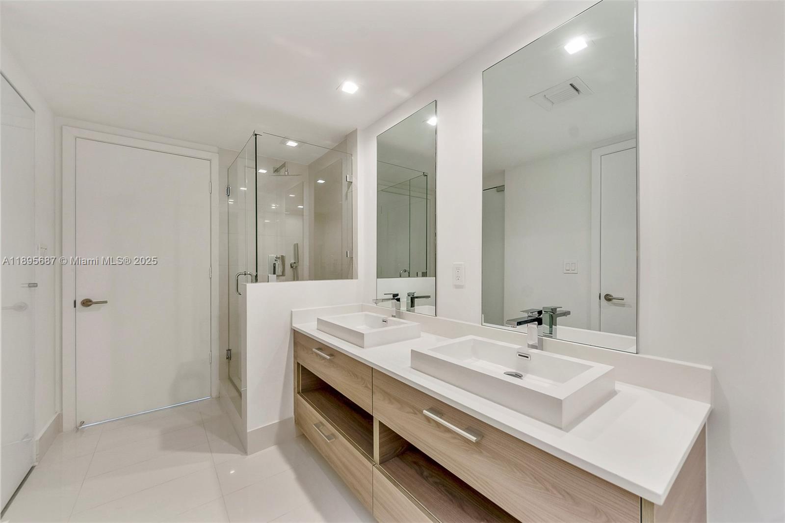 SLS - Residential Lease