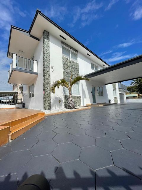 901 NW 22nd Pl Miami FL 33125