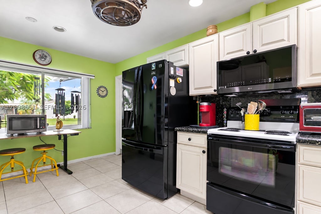 Photo of 10307 70th St, Tamarac, FL 33321 (MLS # A12098651)