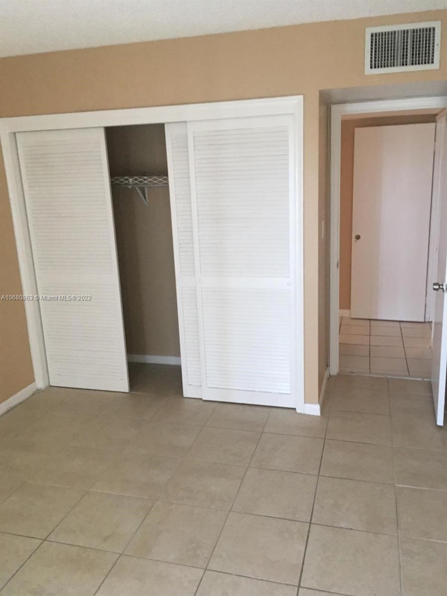 LAKES OF INVERRARY CONDO - Residential