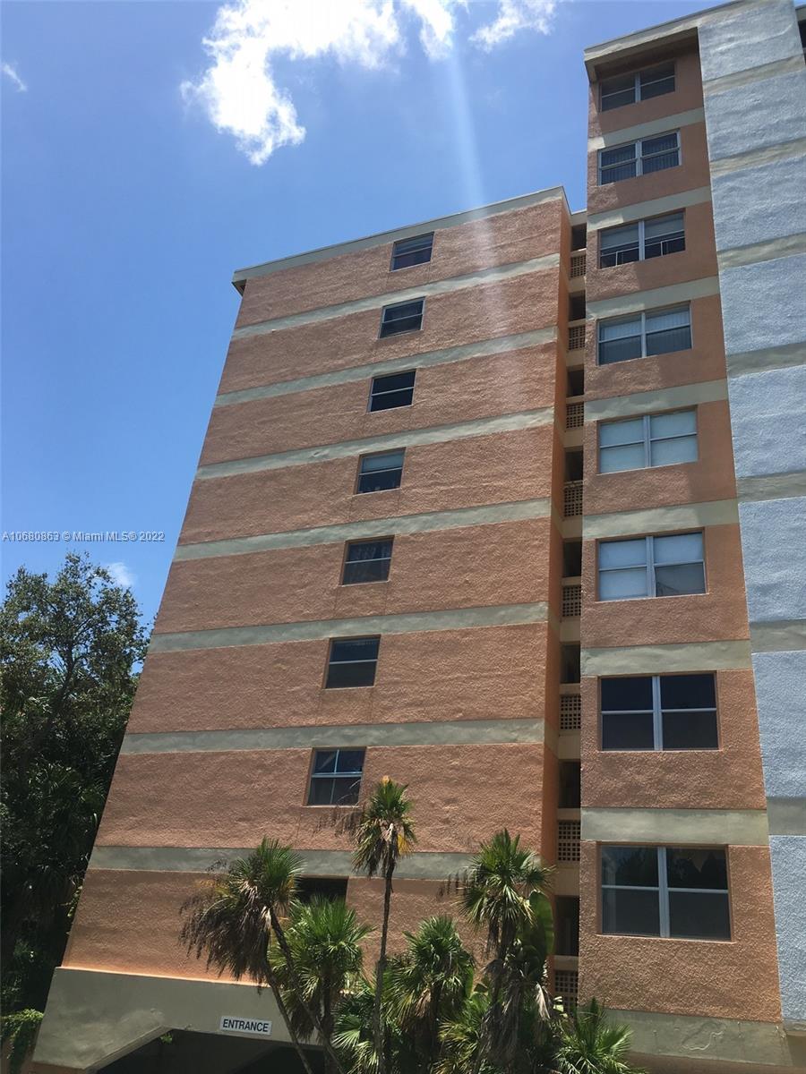 LAKES OF INVERRARY CONDO - Residential