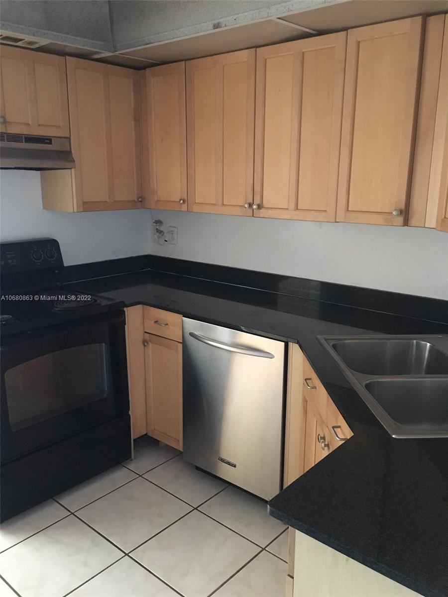 LAKES OF INVERRARY CONDO - Residential