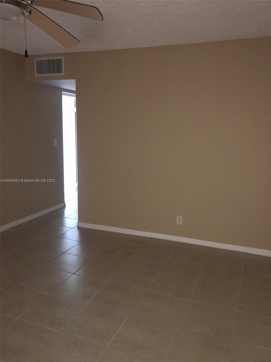 LAKES OF INVERRARY CONDO - Residential