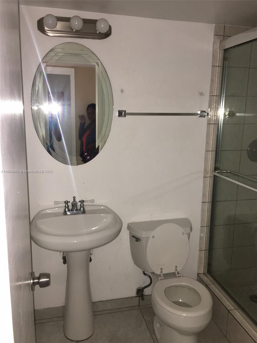 LAKES OF INVERRARY CONDO - Residential