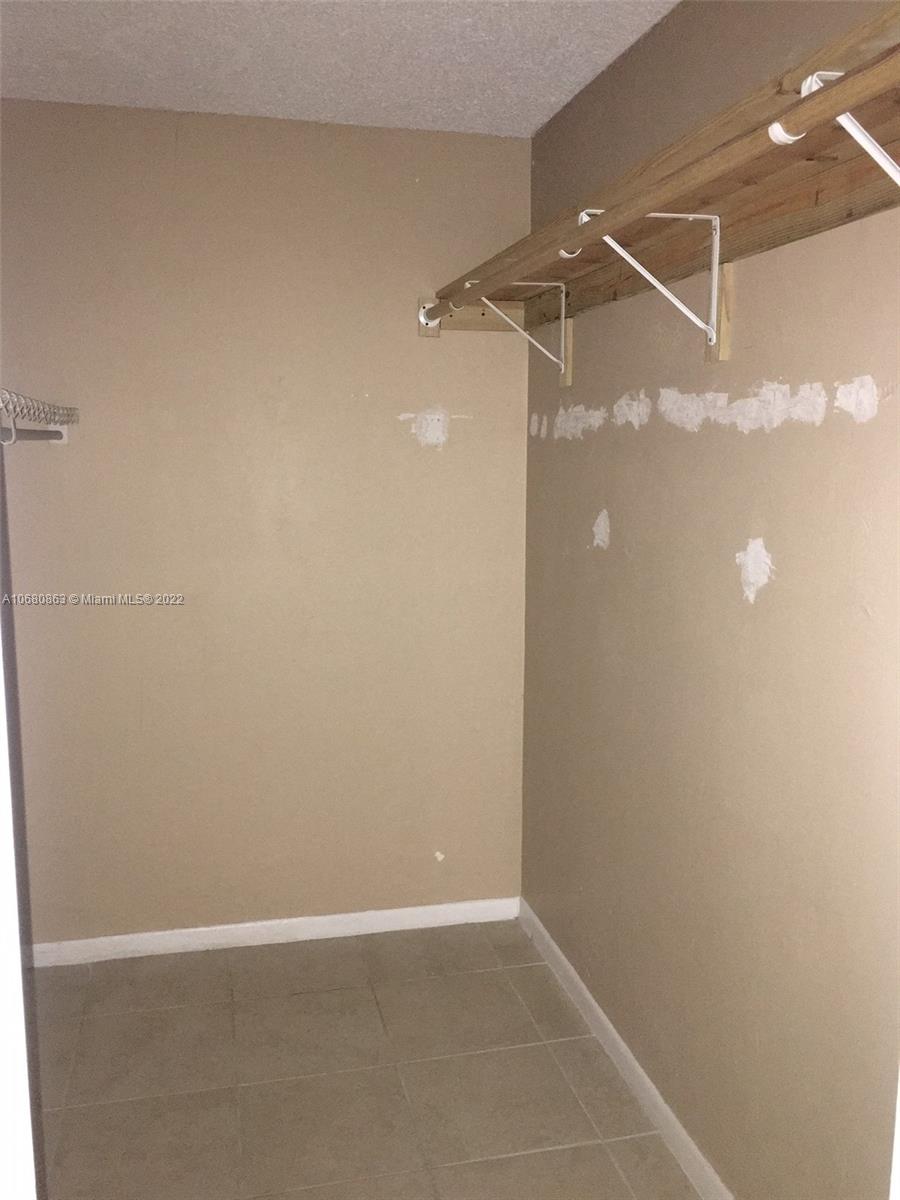 LAKES OF INVERRARY CONDO - Residential