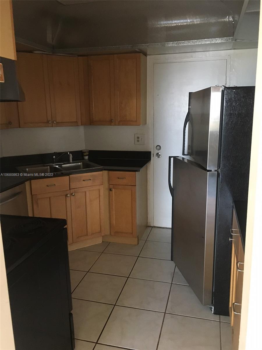 LAKES OF INVERRARY CONDO - Residential