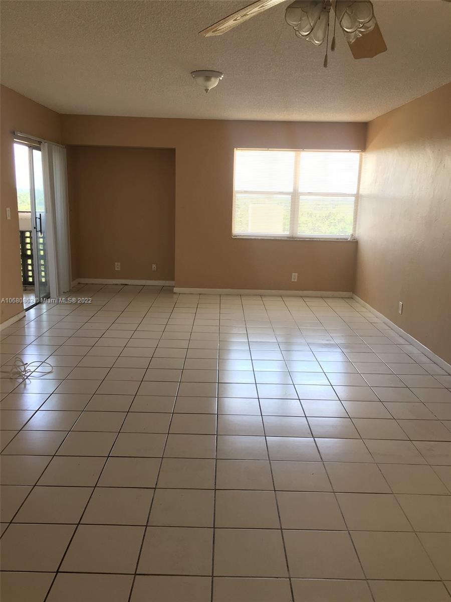 LAKES OF INVERRARY CONDO - Residential