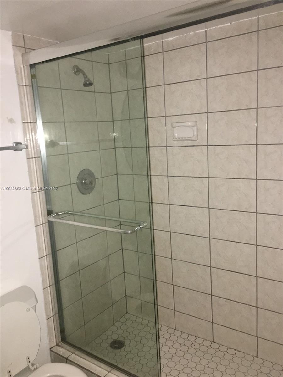 LAKES OF INVERRARY CONDO - Residential