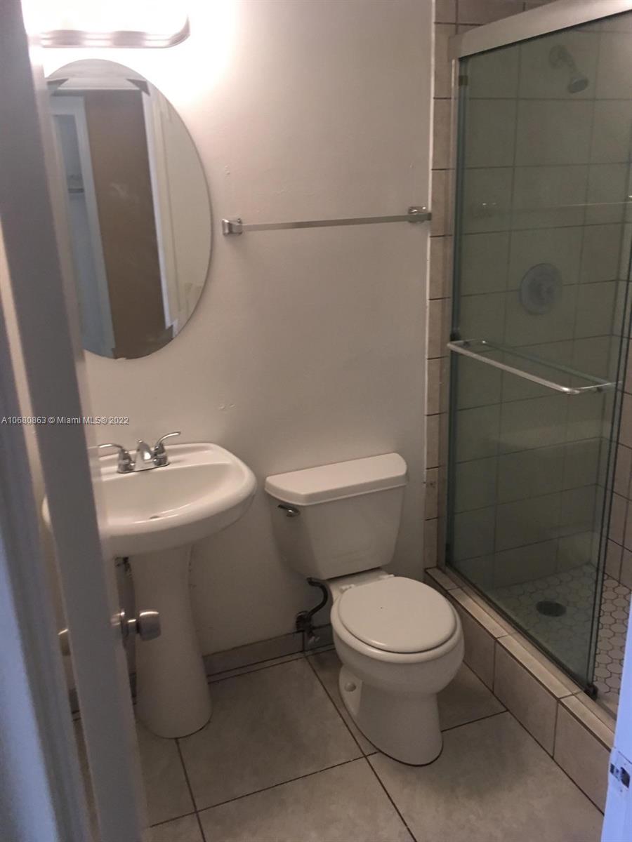 LAKES OF INVERRARY CONDO - Residential