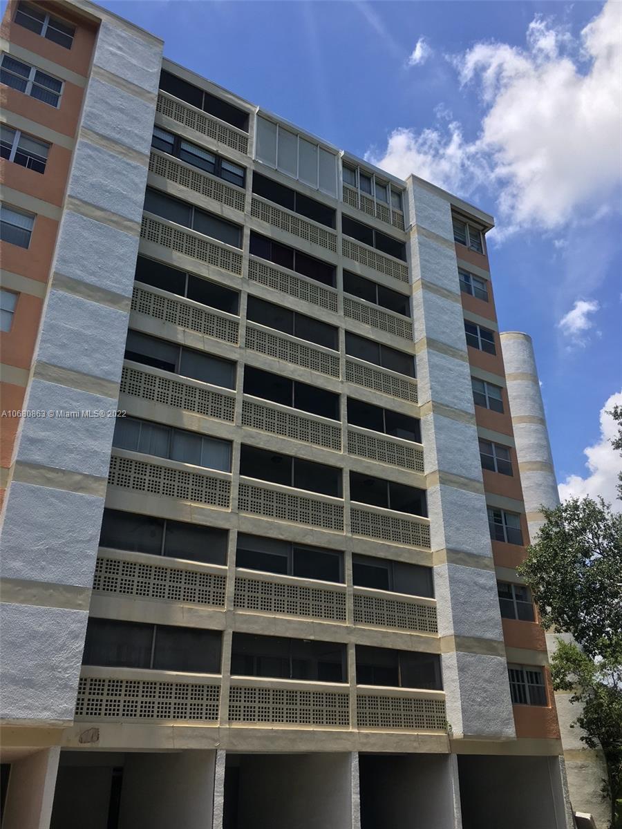 LAKES OF INVERRARY CONDO - Residential