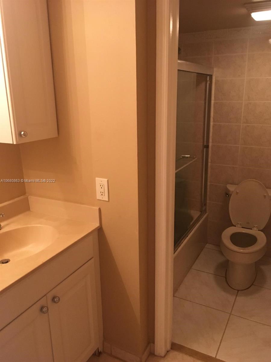 LAKES OF INVERRARY CONDO - Residential