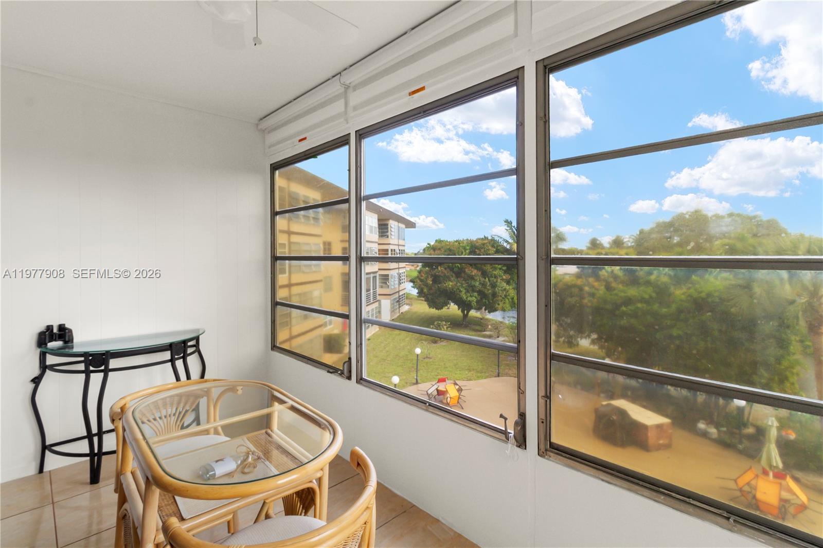 LAUDERDALE OAKS CONDO XV - Residential