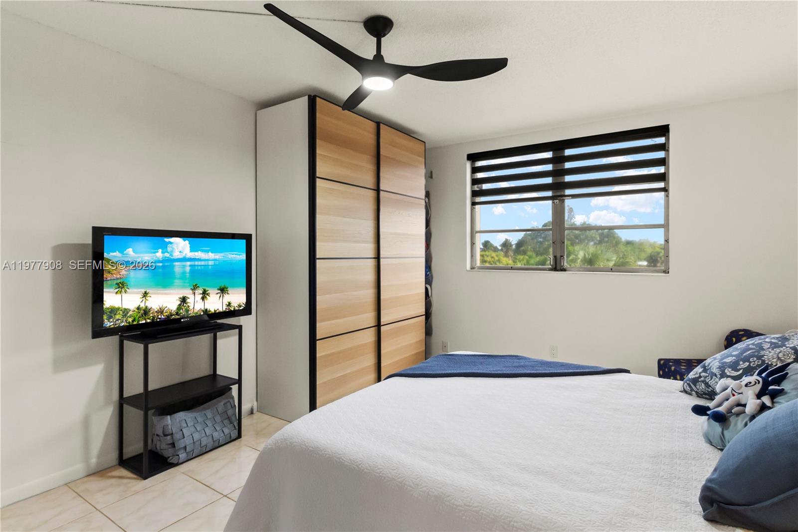 LAUDERDALE OAKS CONDO XV - Residential