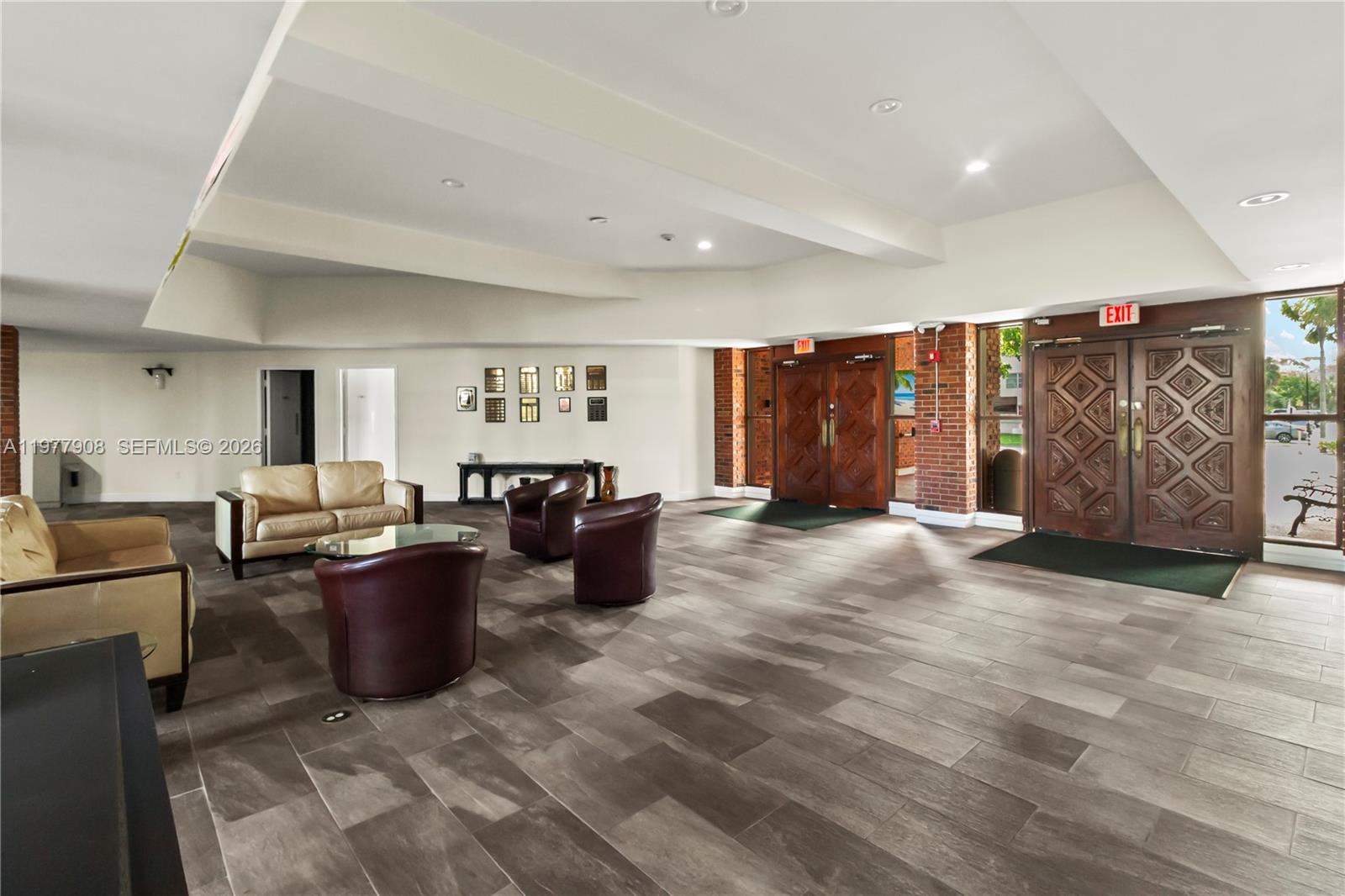 LAUDERDALE OAKS CONDO XV - Residential