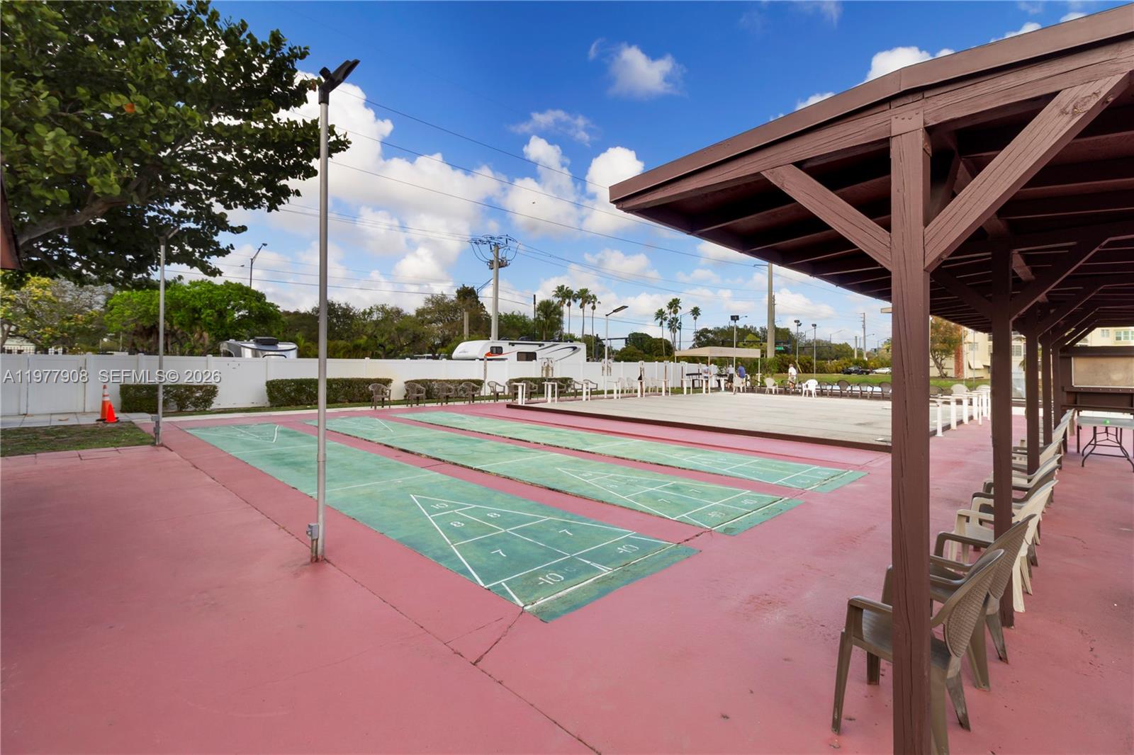 LAUDERDALE OAKS CONDO XV - Residential