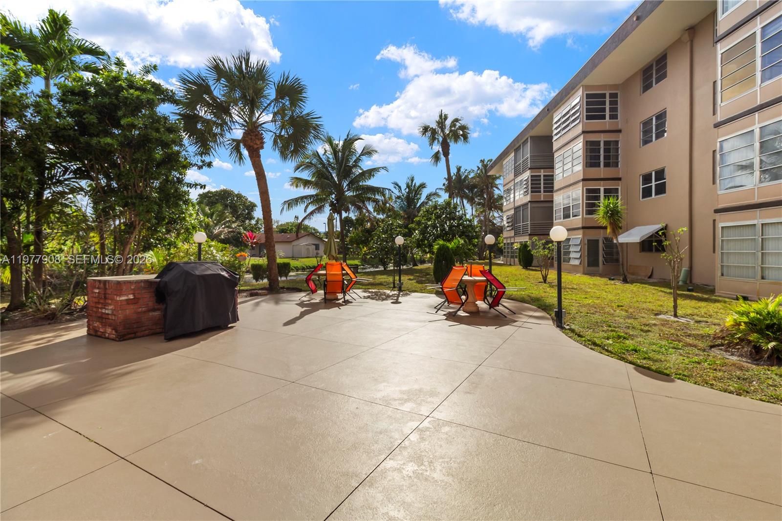 LAUDERDALE OAKS CONDO XV - Residential