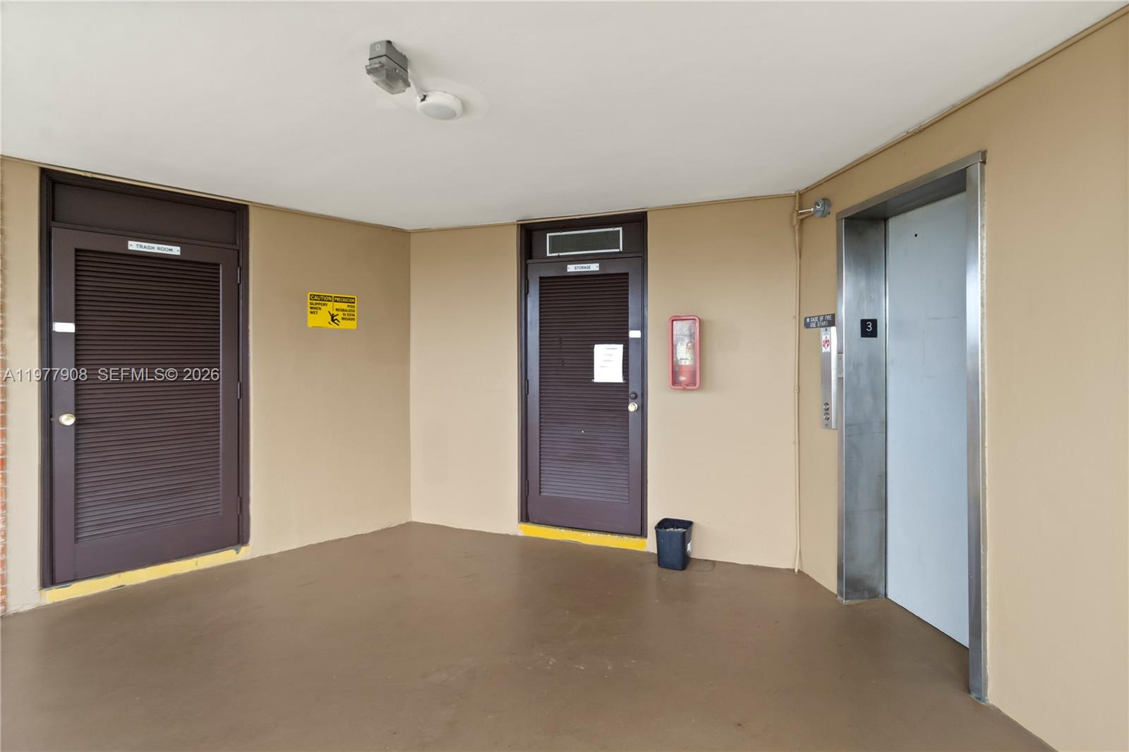 LAUDERDALE OAKS CONDO XV - Residential