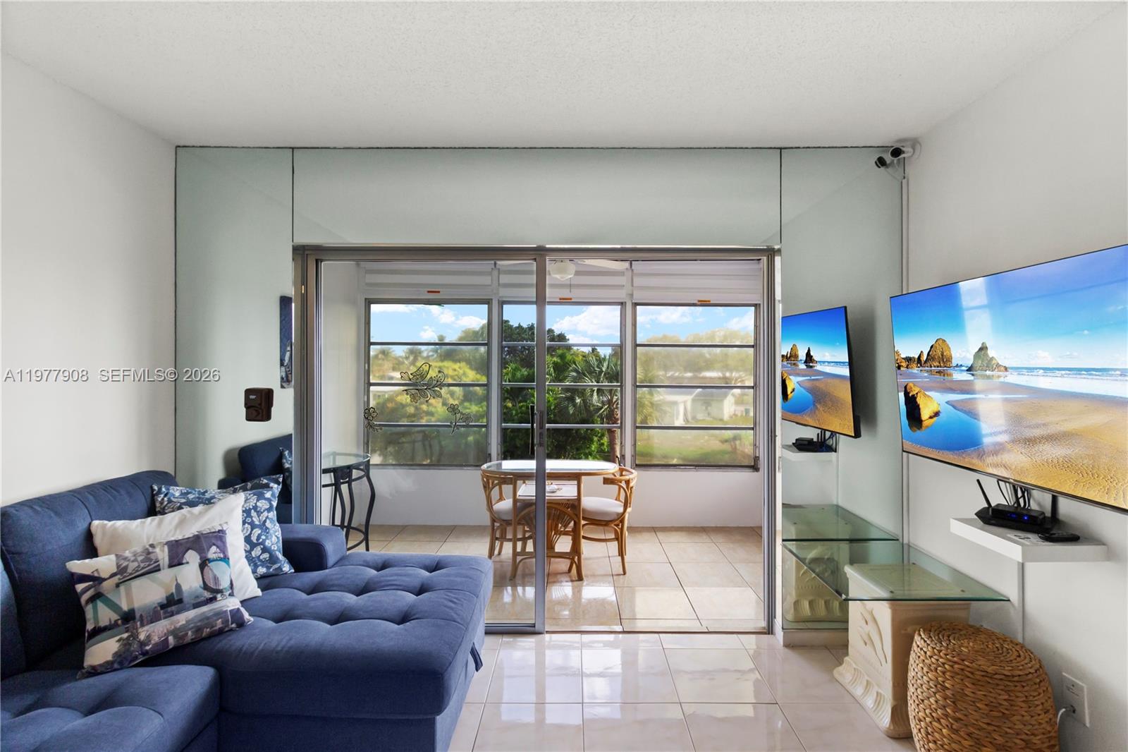 LAUDERDALE OAKS CONDO XV - Residential