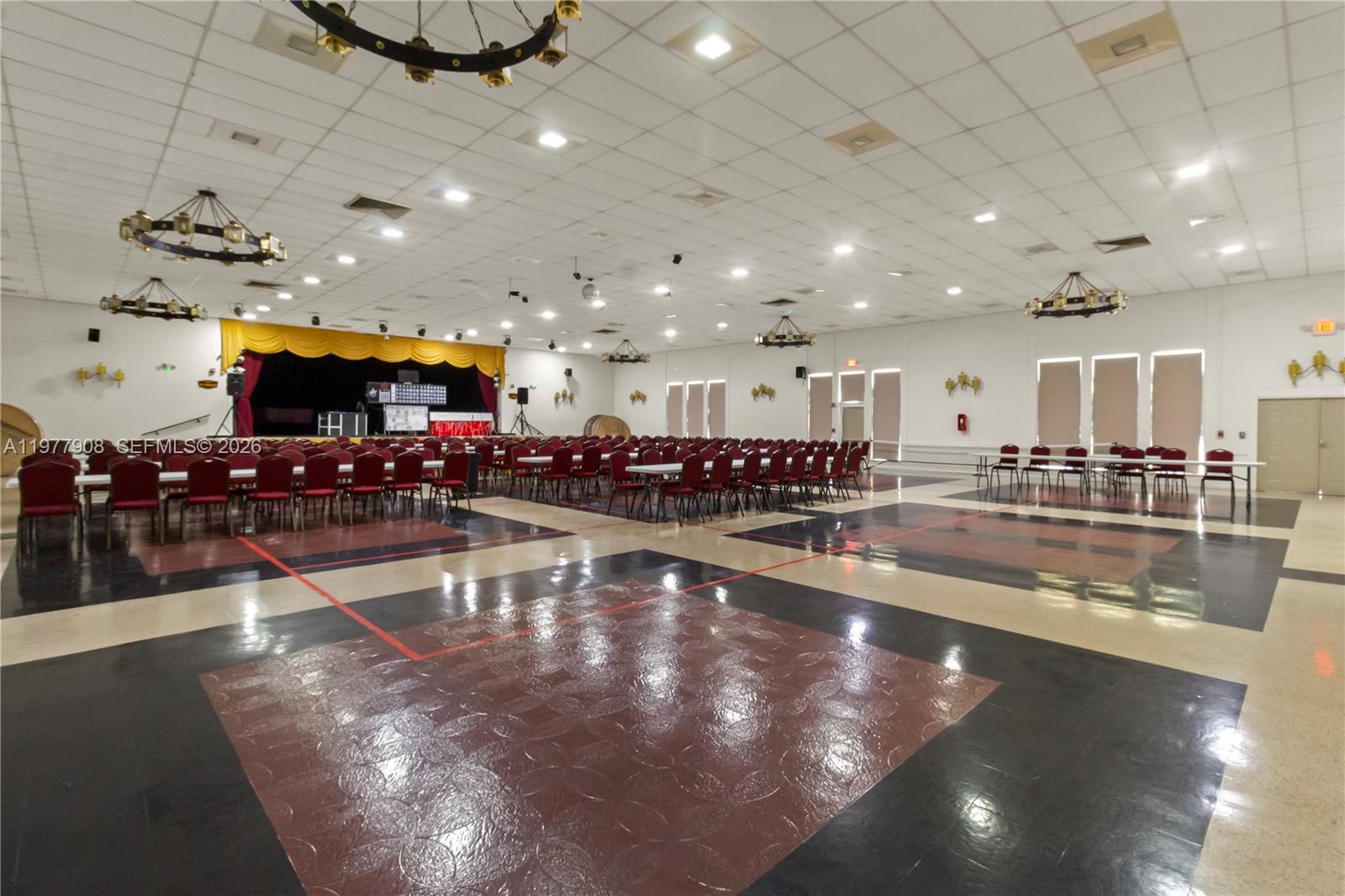 LAUDERDALE OAKS CONDO XV - Residential