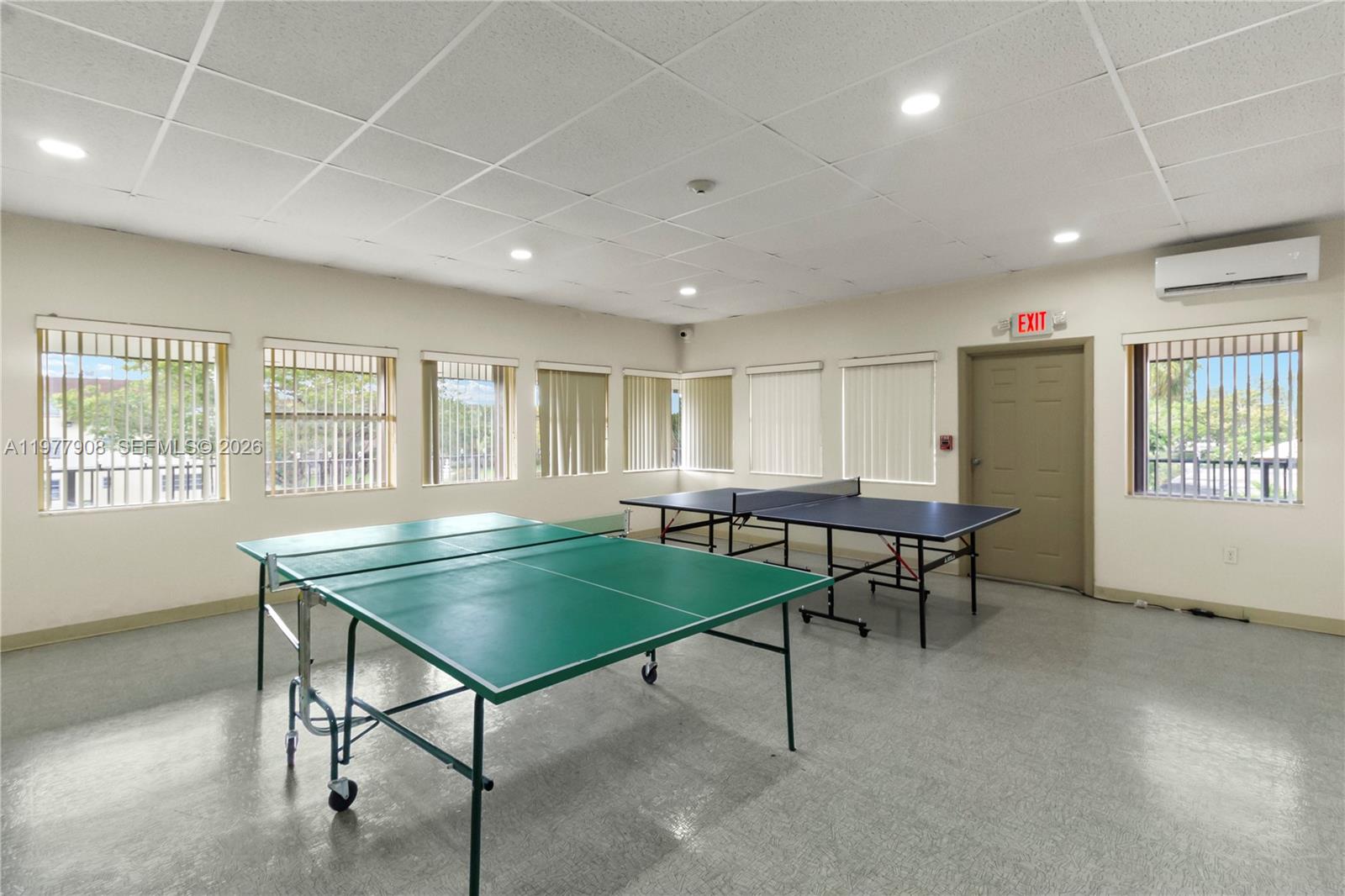 LAUDERDALE OAKS CONDO XV - Residential