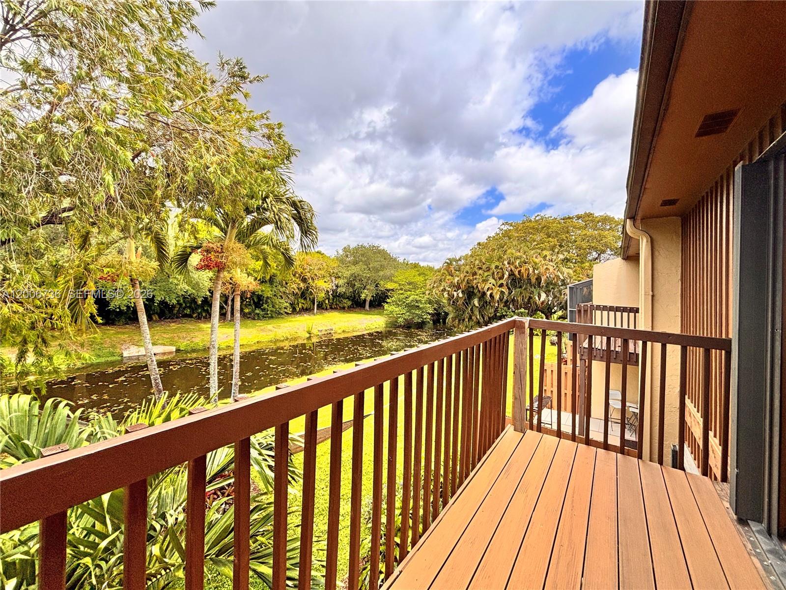 PINE ISLAND LAKES TOWNHOM - Residential