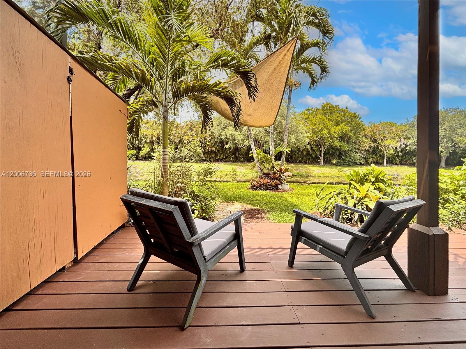 PINE ISLAND LAKES TOWNHOM - Residential