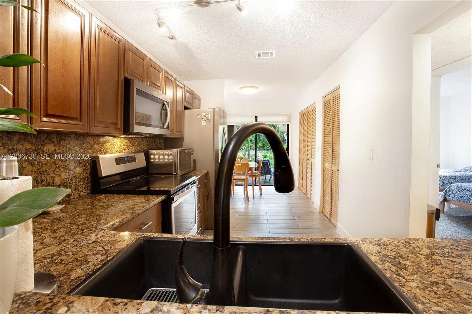 PINE ISLAND LAKES TOWNHOM - Residential