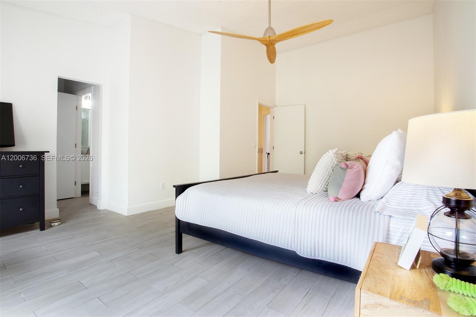 PINE ISLAND LAKES TOWNHOM - Residential