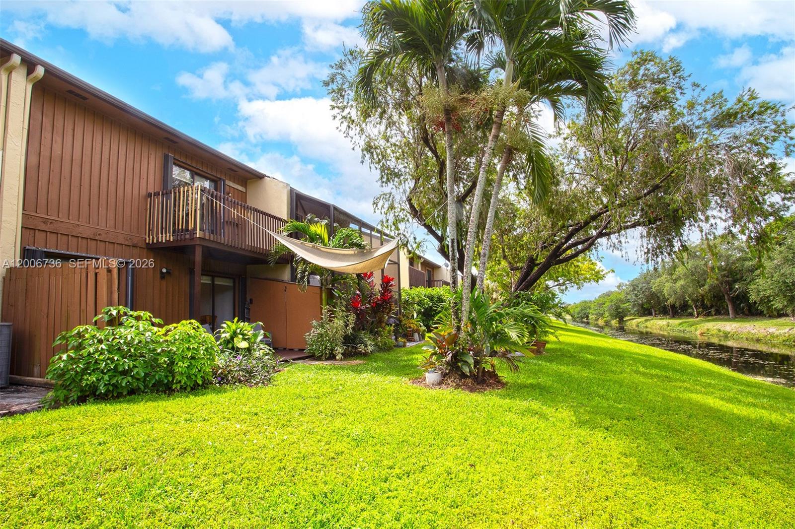 PINE ISLAND LAKES TOWNHOM - Residential