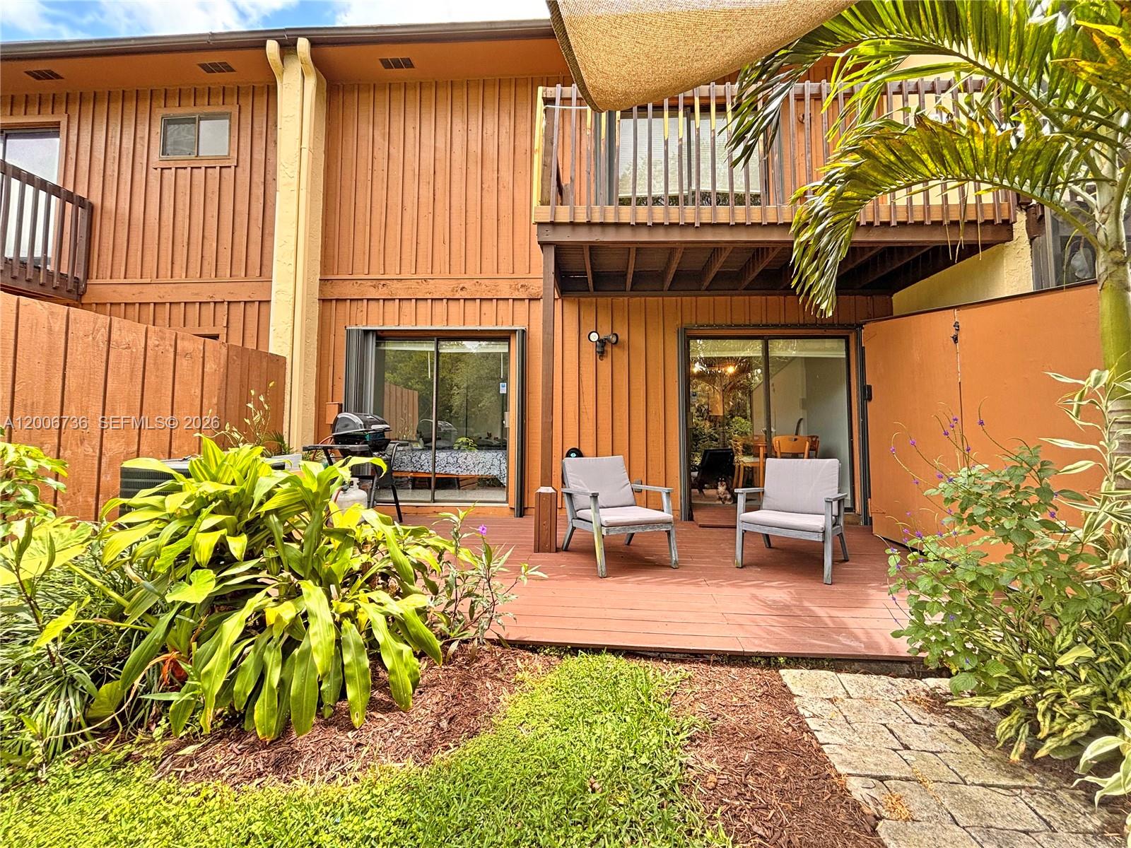 PINE ISLAND LAKES TOWNHOM - Residential