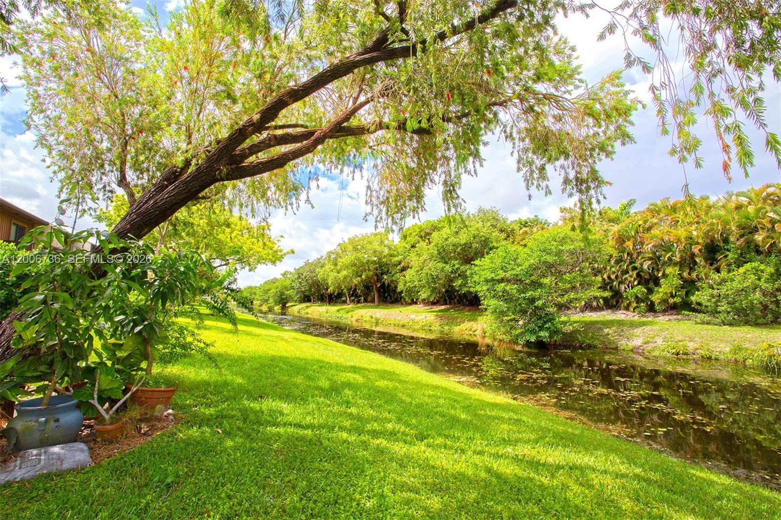 PINE ISLAND LAKES TOWNHOM - Residential