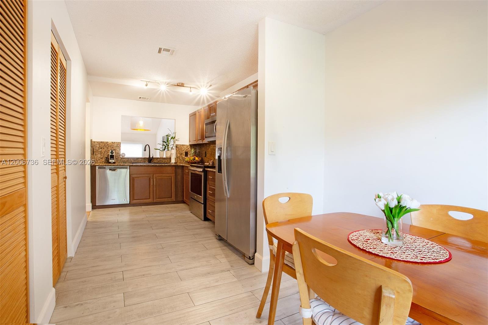 PINE ISLAND LAKES TOWNHOM - Residential