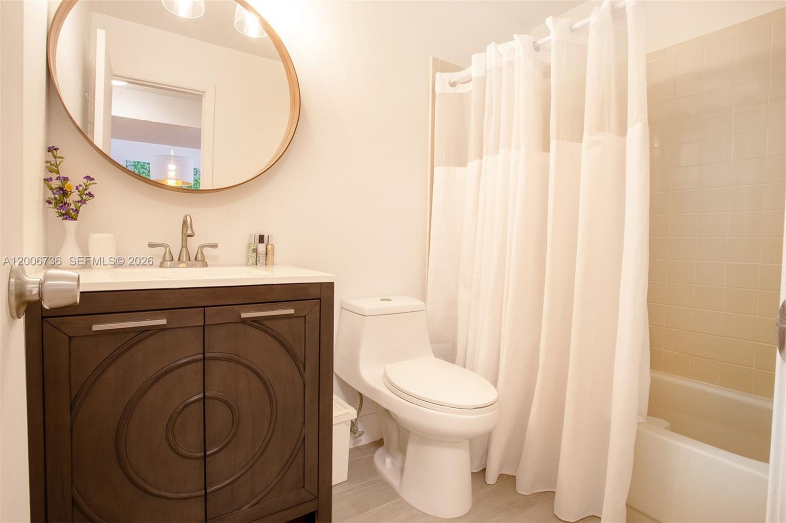 PINE ISLAND LAKES TOWNHOM - Residential