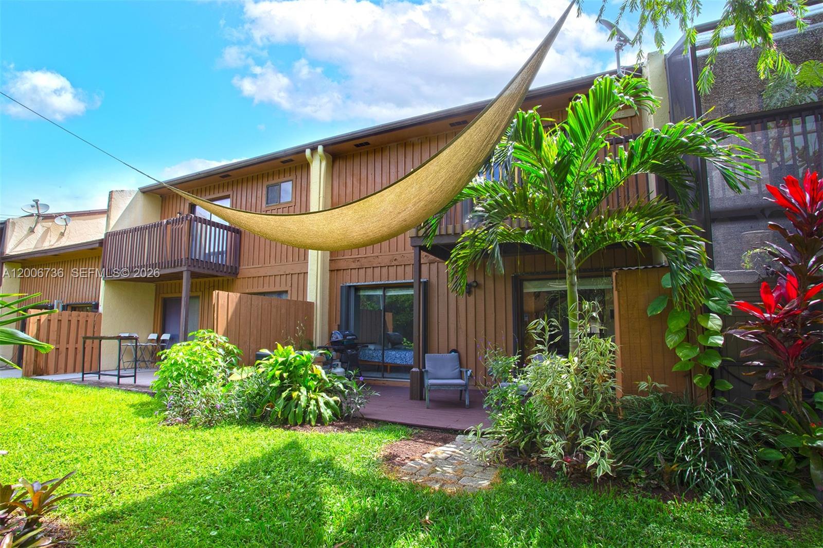 PINE ISLAND LAKES TOWNHOM - Residential