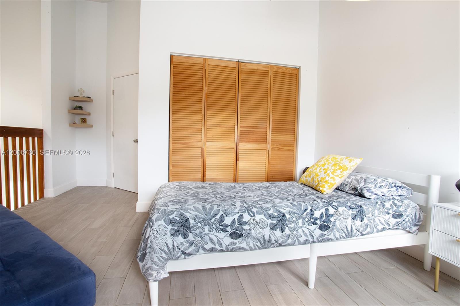 PINE ISLAND LAKES TOWNHOM - Residential