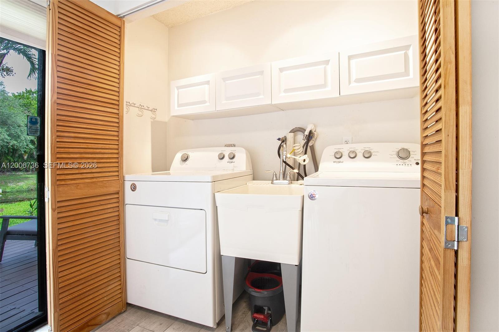 PINE ISLAND LAKES TOWNHOM - Residential