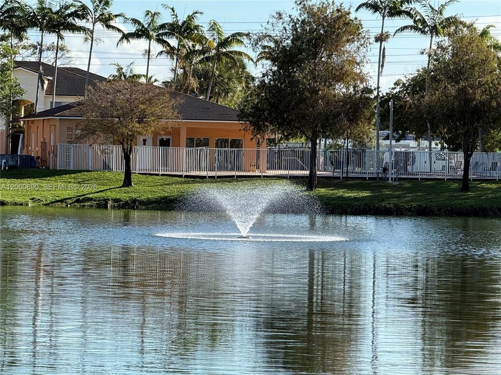 Photo of 3670 N 56th Ave #705, Hollywood, FL 33021 (MLS # A12000690)