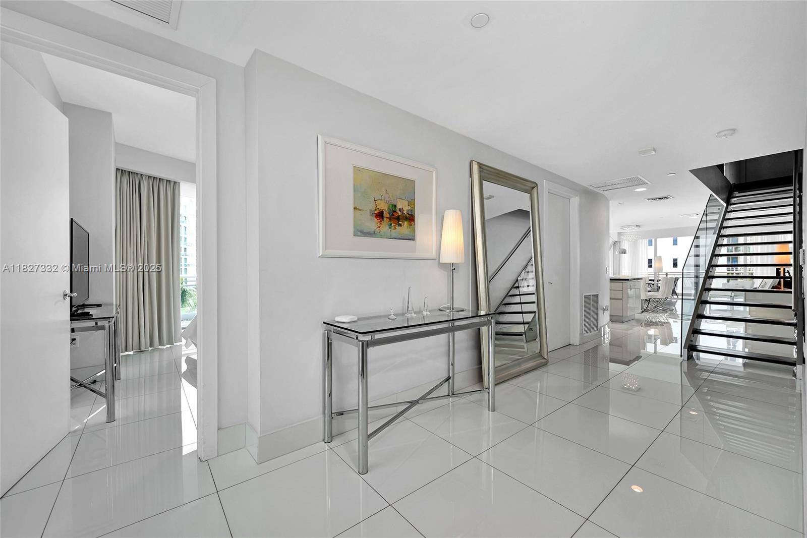 SEASONAL RENTAL!! Beautiful and modern, spacious and with lots of natural light. This bi-level condo has it all. 3 bedrooms 3 baths with white glass and ceramic flooring. Nicely decorated and fully equipped. Unit is available from September 1st, 2025 to June 1, 2026