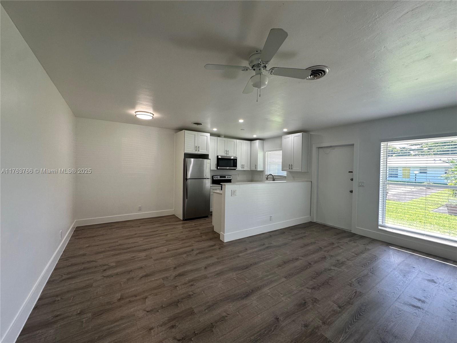 2436 Van Buren St 3, Hollywood, Broward County, Florida - 1 Bedrooms  
1 Bathrooms - 