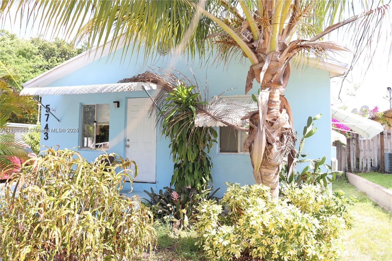 Rental Property at 5743 Lincoln St 1, Hollywood, Broward County, Florida - Bedrooms: 2 
Bathrooms: 1  - $2,300 MO.