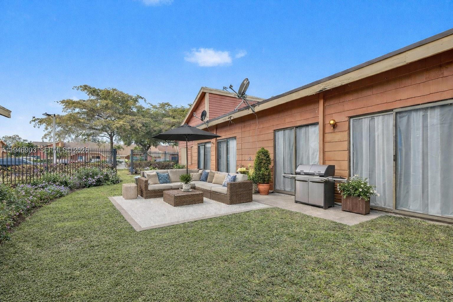 ORCHARD LAKE TOWN HOUSES - Residential