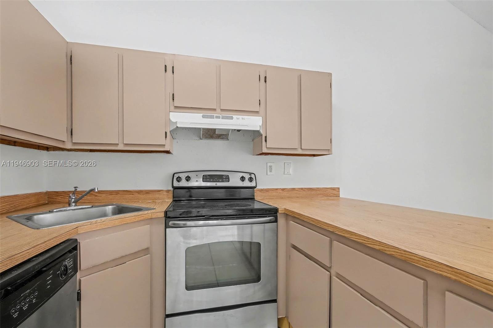 ORCHARD LAKE TOWN HOUSES - Residential