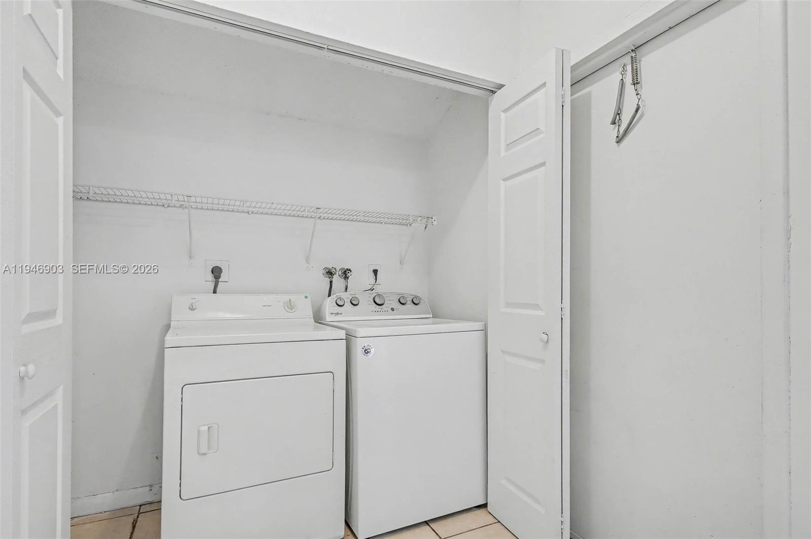 ORCHARD LAKE TOWN HOUSES - Residential