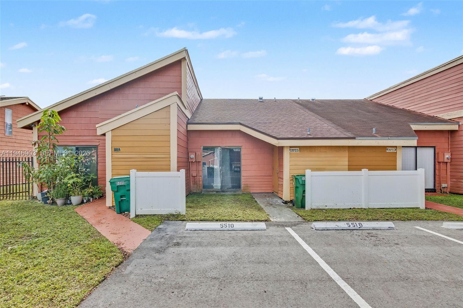 ORCHARD LAKE TOWN HOUSES - Residential