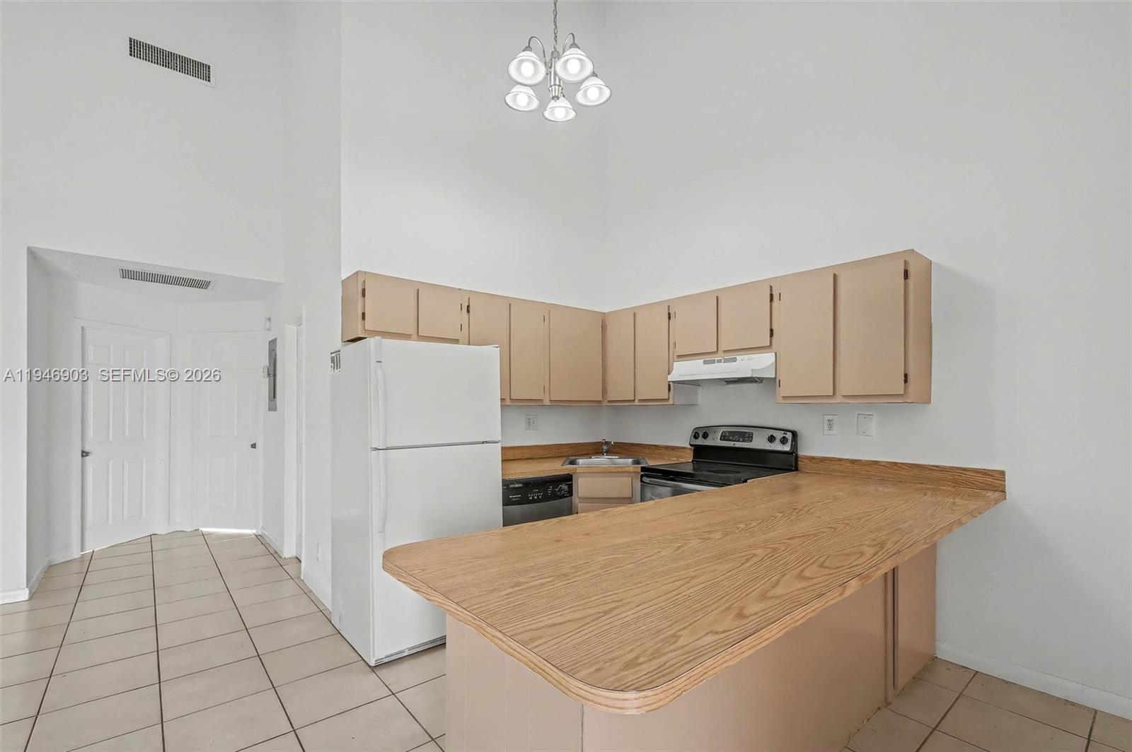 ORCHARD LAKE TOWN HOUSES - Residential