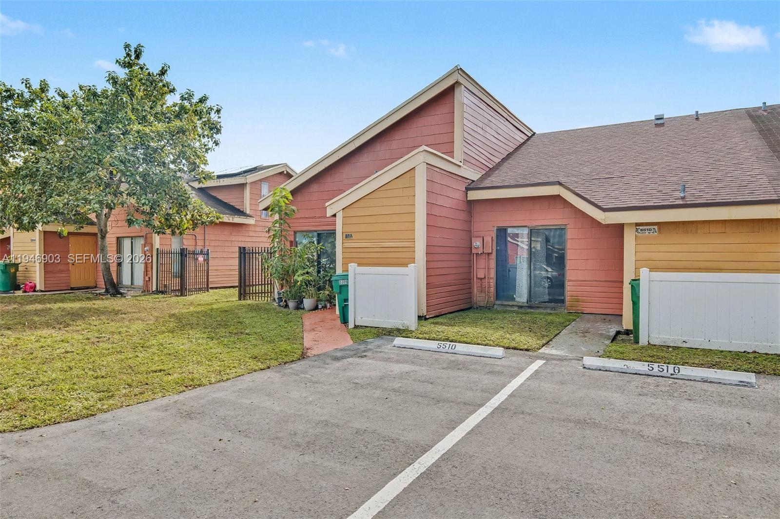 ORCHARD LAKE TOWN HOUSES - Residential